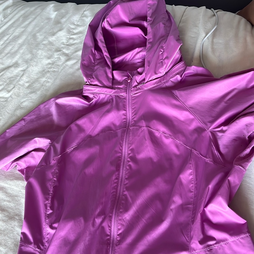 LULULEMON MIST OVER WINDBREAKER